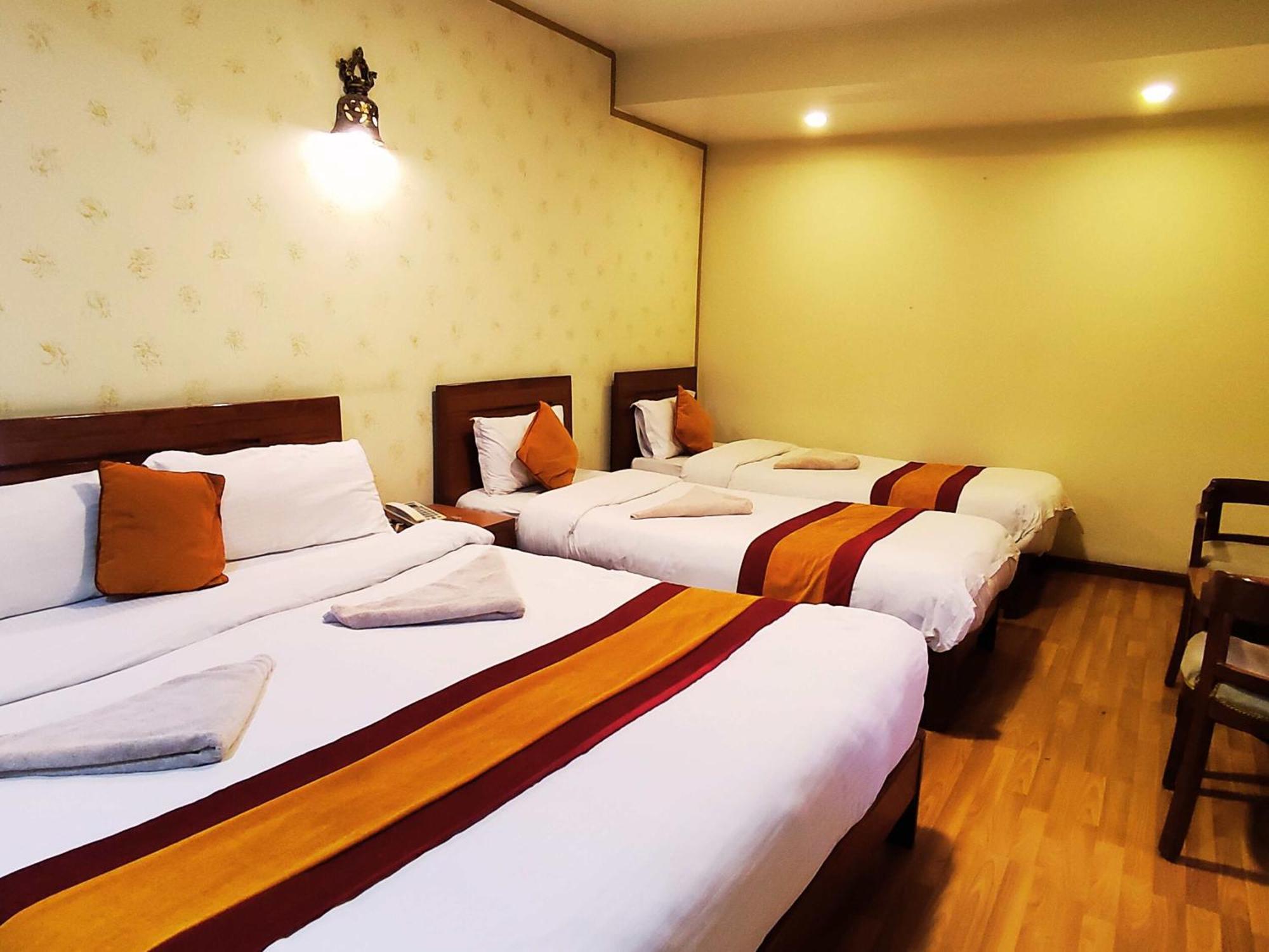 Royal Kings Hotel Катманду Экстерьер фото