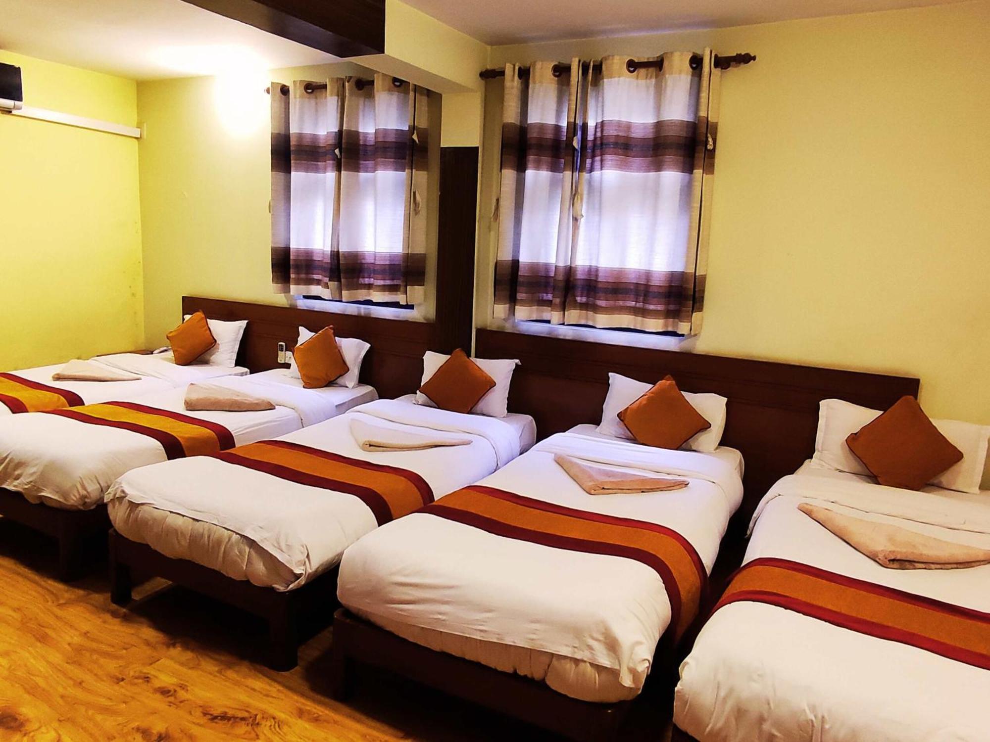 Royal Kings Hotel Катманду Экстерьер фото