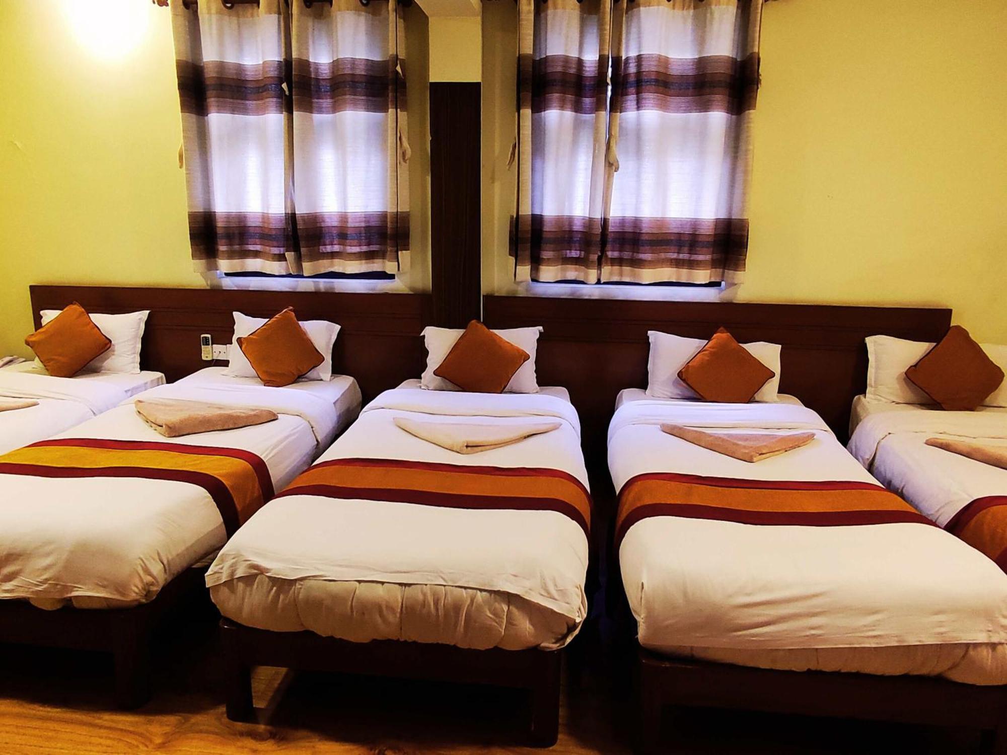 Royal Kings Hotel Катманду Экстерьер фото