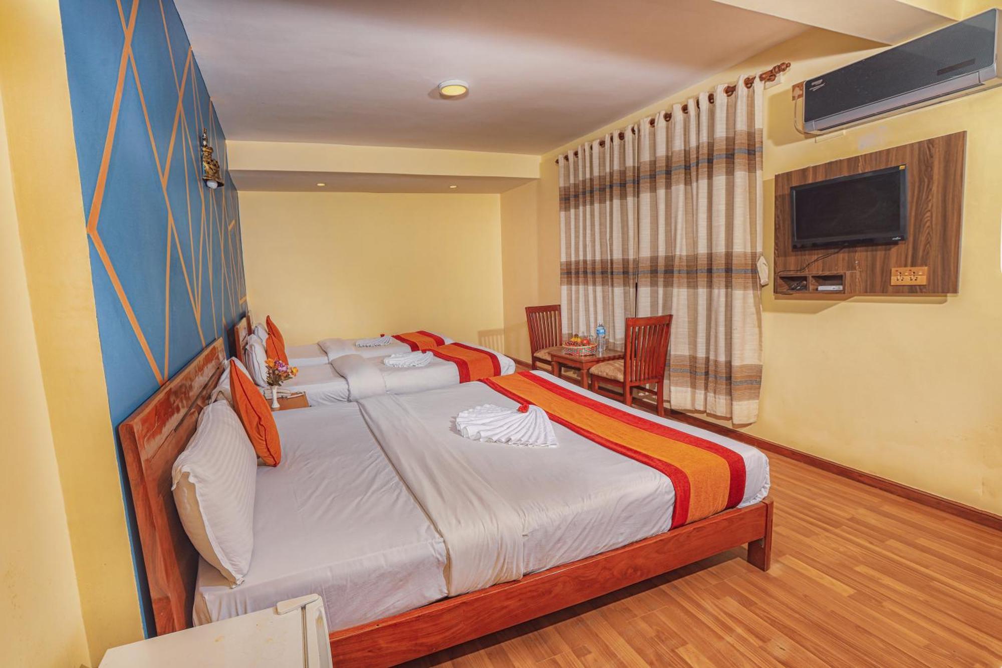 Royal Kings Hotel Катманду Экстерьер фото