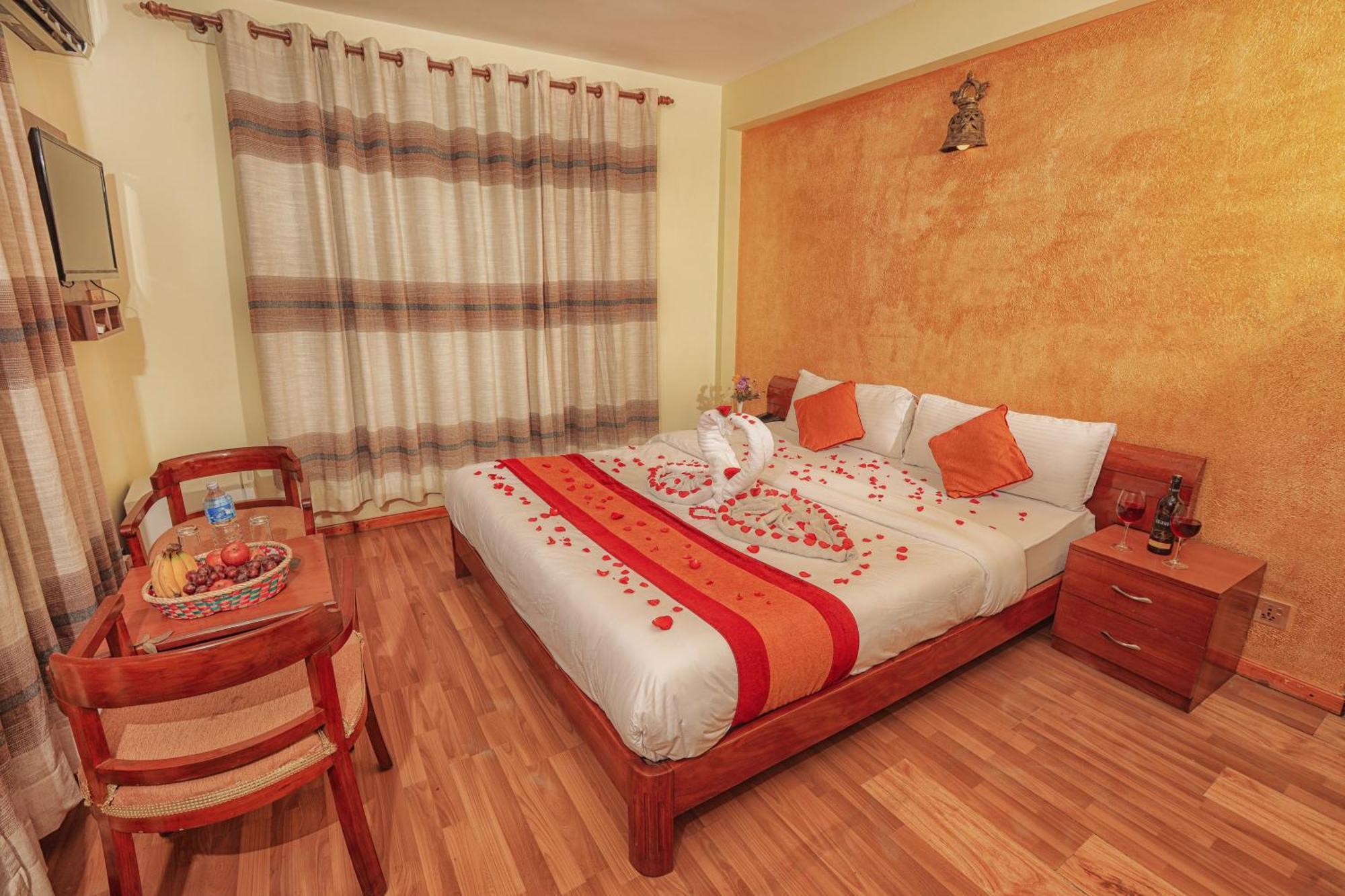 Royal Kings Hotel Катманду Экстерьер фото